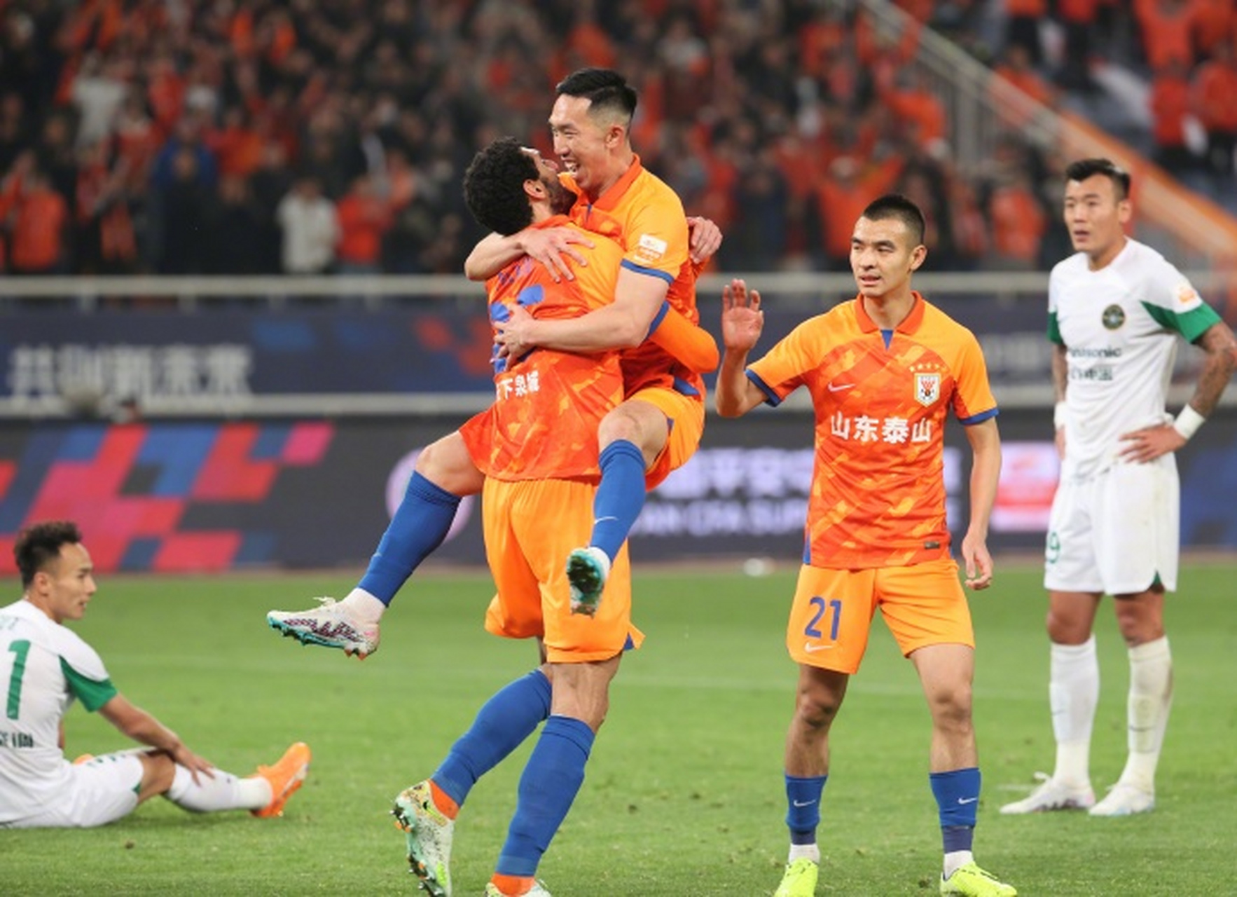 关于新赛季首场胜利，山东男篮破门而入的信息