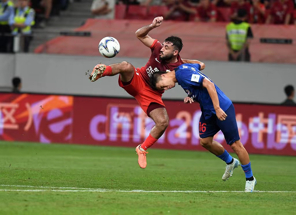 足球赛场上的激战让人目不暇接,谁能笑到最后的简单介绍 足球赛场上的激战让人目不暇接,谁能笑到最后的简单介绍