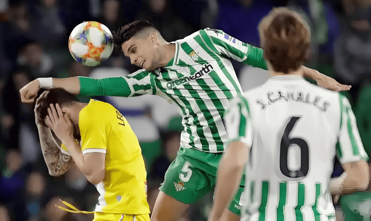 包含比利亚雷亚尔客场对阵莱万特，实力评估备受瞩目的词条